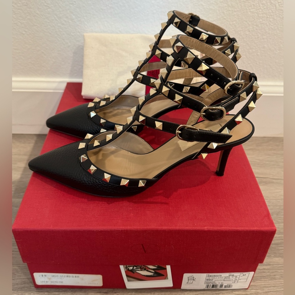 Valentino Garavani Rockstud Cage 65mm in Black and gold hardware - Picture 4 of 17